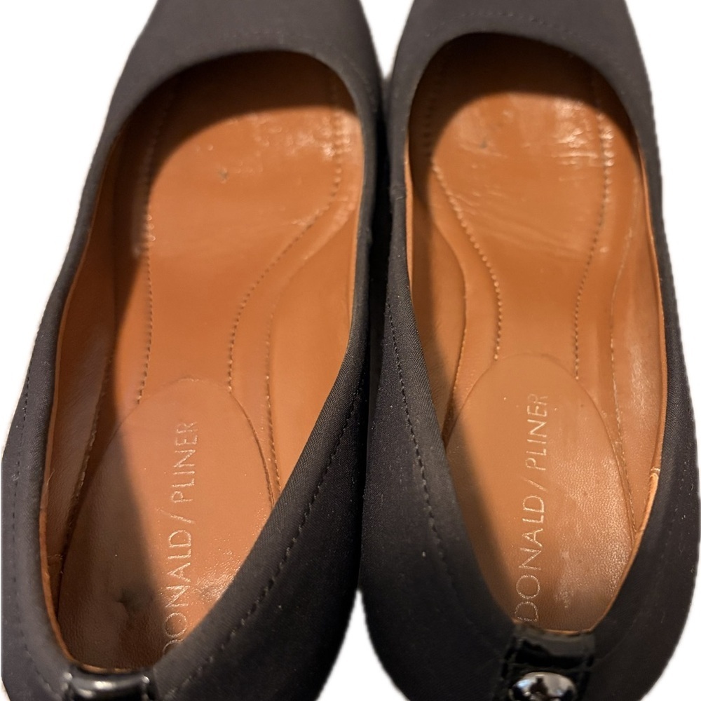 Donald J. Pliner Women's Black and Tan Flats